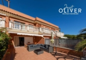 Отдельно стоящий дом с участком на продажу в городе Salou Фото