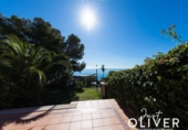 Отдельно стоящий дом с участком на продажу в городе Salou Фото