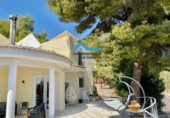 Отдельно стоящий дом с участком на продажу в городе Altea Фото