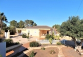 Chalet independiente con terreno en venta en la España, Orihuela, ref: TR152865 foto