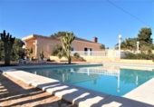 Chalet independiente con terreno en venta en la España, Orihuela, ref: TR152865 foto
