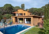 Xalet independent amb terreny en venda a la España, Sant Joan de Palamós, ref.: TR140666 foto