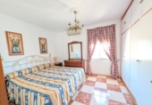 Chalet independiente con terreno en venta en la España, Málaga, ref: TR371071 foto