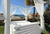 Отдельно стоящий дом с участком на продажу в городе Benalmádena Фото