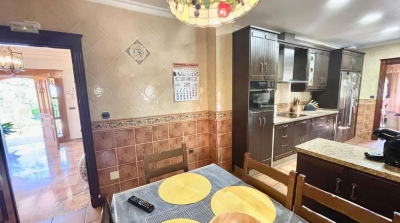 Málaga - Алаурин-де-ла-Торре - 2210m2