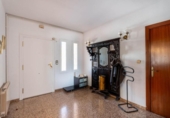 Chalet independiente con terreno en venta en la España, Rubí, ref: TR391489 foto