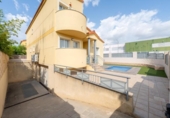 Отдельно стоящий дом с участком на продажу в городе Cambrils Фото