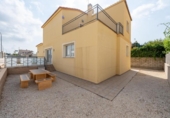 Отдельно стоящий дом с участком на продажу в городе Cambrils Фото