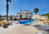 Chalet independiente con terreno en venta en la España, Orihuela, ref: TR348425 foto