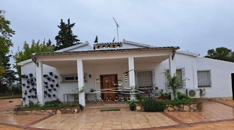 Córdoba - Lucena - 2700m2