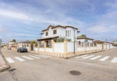 Xalet independent amb terreny en venda a la España, Villamanrique de la Condesa, ref.: TR149530 foto