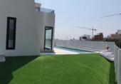 Отдельно стоящий дом с участком на продажу в городе Бенидорм Фото