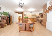 Отдельно стоящий дом с участком на продажу в городе Castellar del Vallès Фото