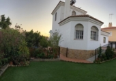 Отдельно стоящий дом с участком на продажу в городе Ayamonte Фото