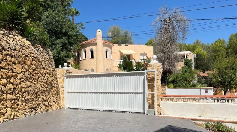 Alicante - La Nucía - 604m2