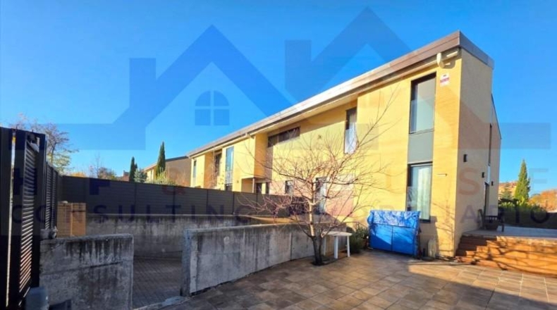Community of Madrid - Navalcarnero - 244m2