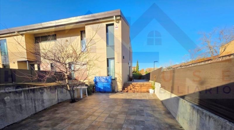 Community of Madrid - Navalcarnero - 244m2