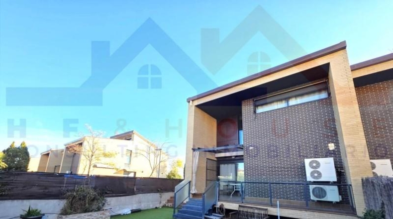 Community of Madrid - Navalcarnero - 244m2