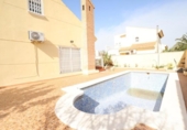 Chalet independiente con terreno en venta en la España, Orihuela, ref: TR375250 foto