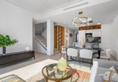 Отдельно стоящий дом с участком на продажу в городе Orihuela Фото