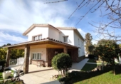 Отдельно стоящий дом с участком на продажу в городе Castellar del Vallès Фото
