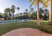 Дом с участком на продажу в городе Motril Фото
