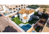 Chalet independiente con terreno en venta en la España, Orihuela, ref: TR372949 foto