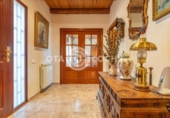 Отдельно стоящий дом с участком на продажу в городе Prades Фото