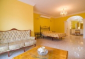 Отдельно стоящий дом с участком на продажу в городе Granadilla de Abona Фото