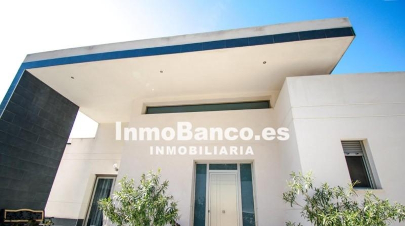 Valencia - Чива - 1065m2