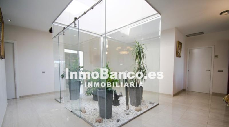 Valencia - Чива - 1065m2