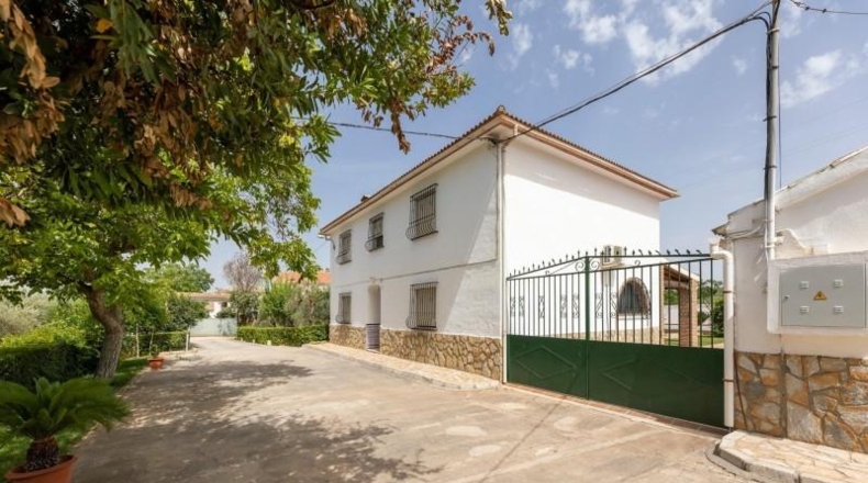 Granada - Мораледа-де-Сафайона - 755m2