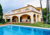 Xalet independent amb terreny en venda a la España, Benicàssim, ref.: TR136956 foto