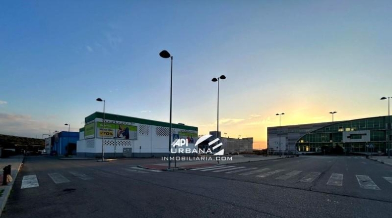 Córdoba - Lucena - 3083m2