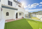 Chalet independiente con terreno en venta en la España, Manilva, ref: TR379317 foto