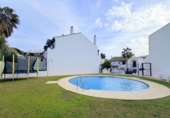 Chalet independiente con terreno en venta en la España, Manilva, ref: TR379317 foto