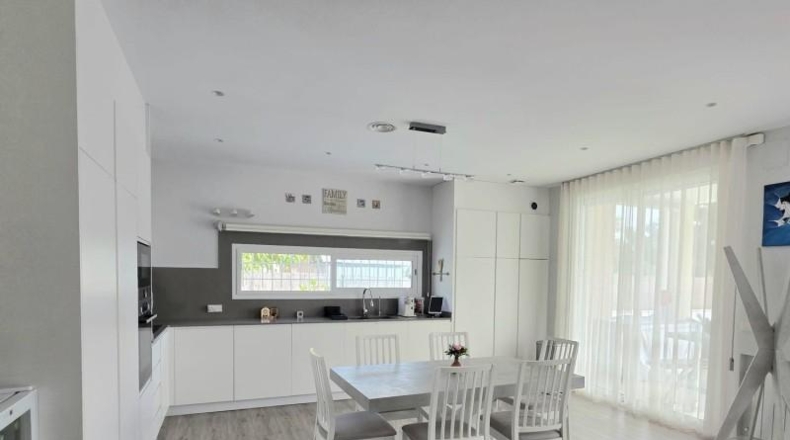 Valencia - Лирия - 524m2