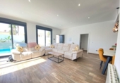 Chalet independiente con terreno en venta en la España, Orihuela, ref: TR342817 foto