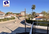 Дом с участком на продажу в городе Cambrils Фото