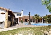 Chalet independiente con terreno en venta en la España, Orihuela, ref: TR138353 foto