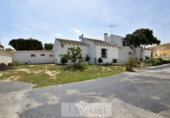 Chalet independiente con terreno en venta en la España, Orihuela, ref: TR138353 foto