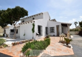 Chalet independiente con terreno en venta en la España, Orihuela, ref: TR138353 foto
