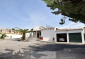 Chalet independiente con terreno en venta en la España, Orihuela, ref: TR138353 foto
