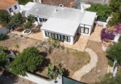 Загородный дом с участком на продажу в городе Sant Lluís Фото