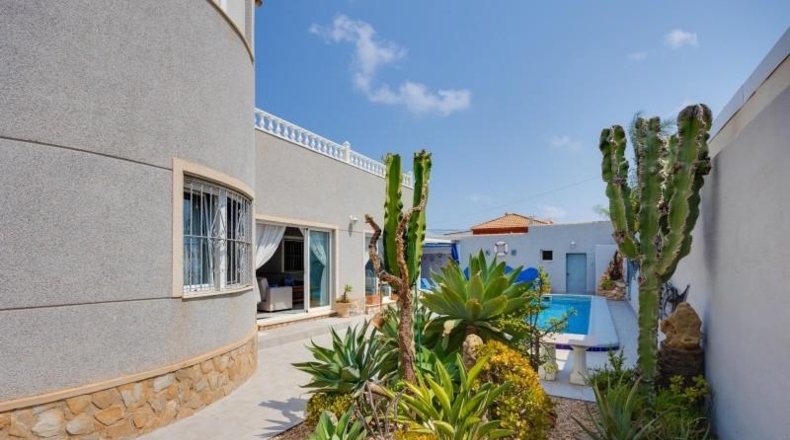 Alicante - Дехеса де Кампоамор - 660m2