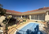 Chalet independiente con terreno en venta en la España, Orihuela, ref: TR224444 foto