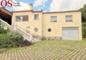 Отдельно стоящий дом с участком на продажу в городе Llagostera Фото