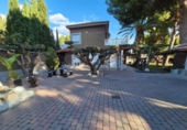 Chalet independiente con terreno en venta en la España, Elda, ref: TR236077 foto