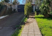 Отдельно стоящий дом с участком на продажу в городе Бадахос Фото