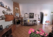 Загородный дом с участком на продажу в городе Ciutadella de Menorca Фото